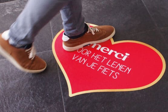 Vloerstickers voor alle ondergronden, ideaal voor reclame en de weg wijzen